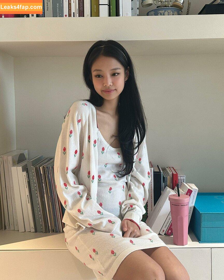 Jennie | BLΛƆKPIИK / Blackpink / jennierubyjane / sheflieshigh слитое фото фото #0372