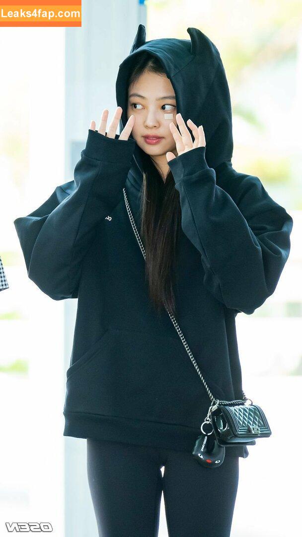 Jennie | BLΛƆKPIИK / Blackpink / jennierubyjane / sheflieshigh слитое фото фото #0393