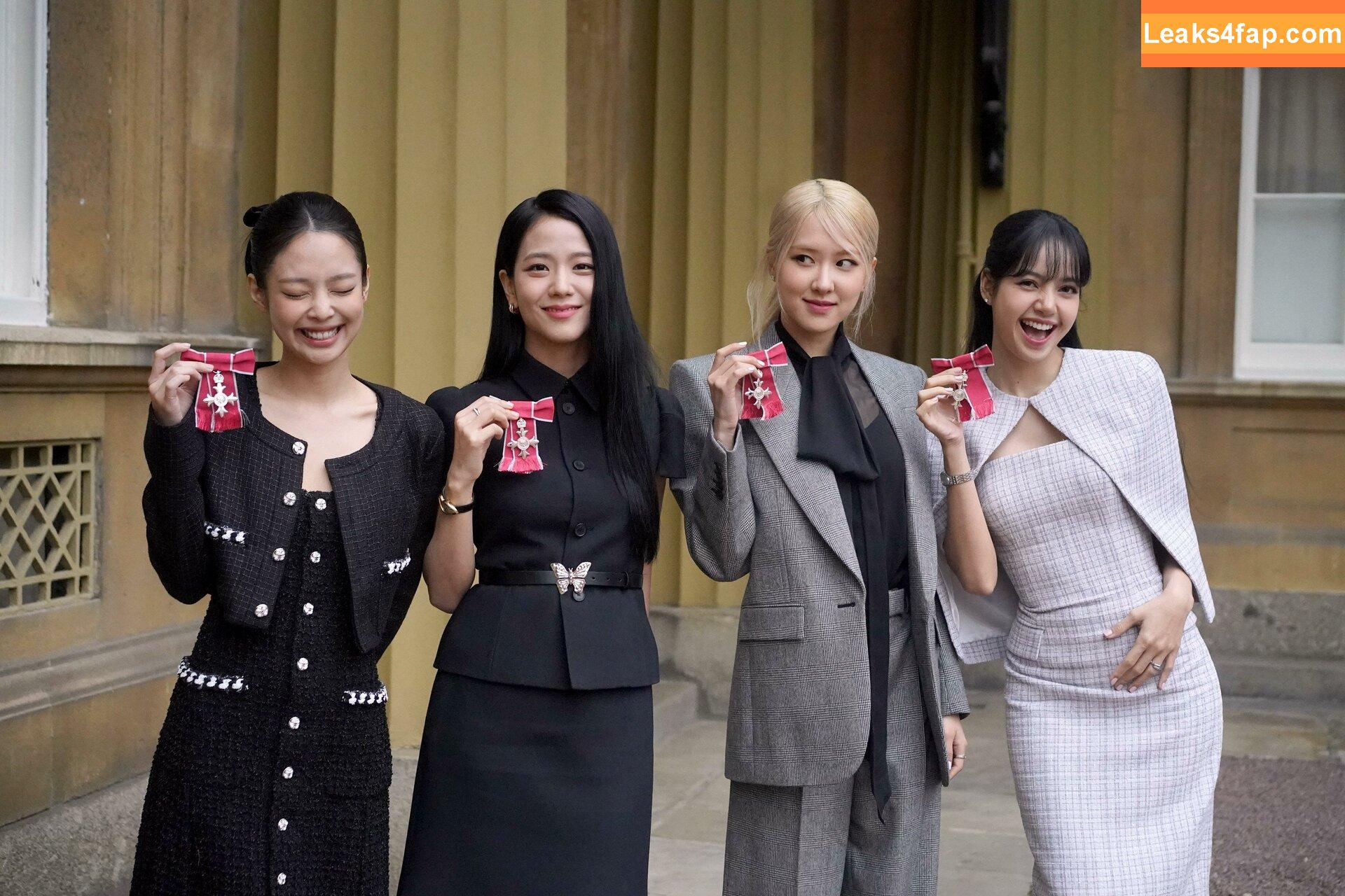 Jennie | BLΛƆKPIИK / Blackpink / jennierubyjane / sheflieshigh слитое фото фото #0440