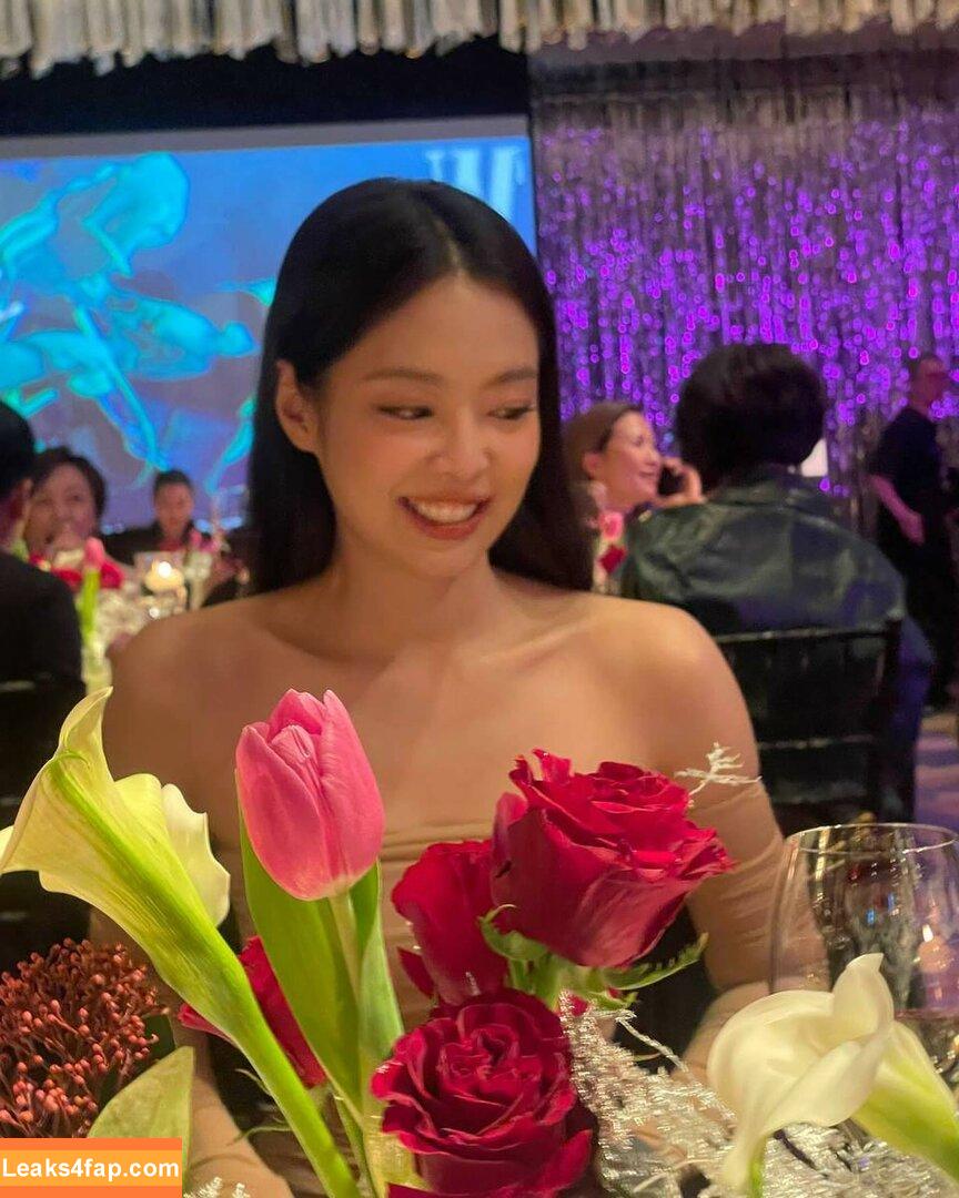 Jennie | BLΛƆKPIИK / Blackpink / jennierubyjane / sheflieshigh слитое фото фото #0458