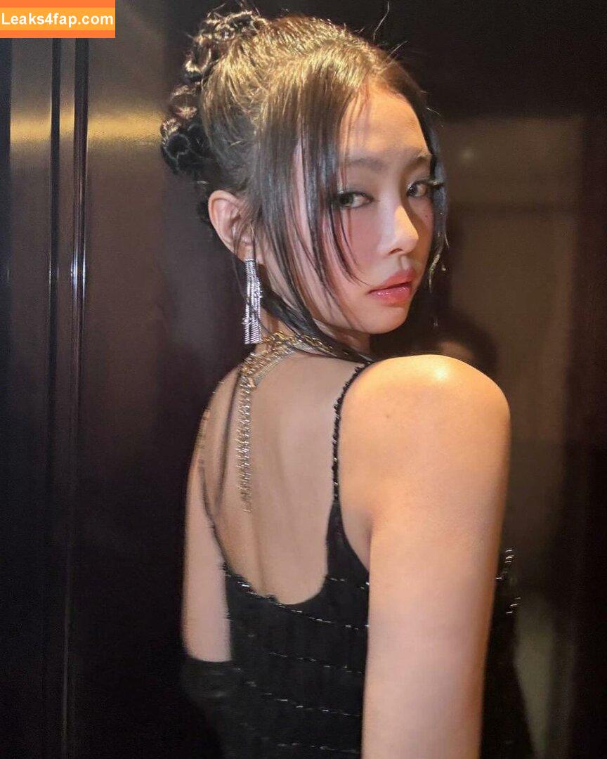 Jennie | BLΛƆKPIИK / Blackpink / jennierubyjane / sheflieshigh слитое фото фото #0564
