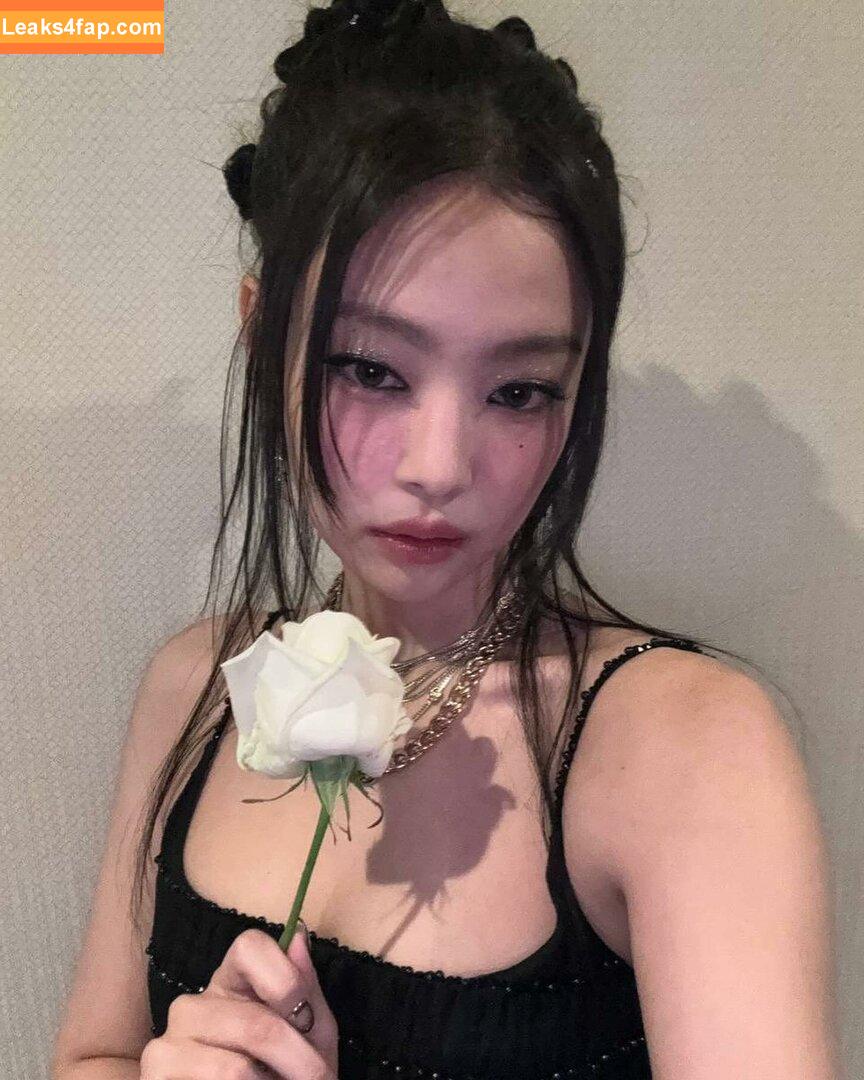 Jennie | BLΛƆKPIИK / Blackpink / jennierubyjane / sheflieshigh слитое фото фото #0575