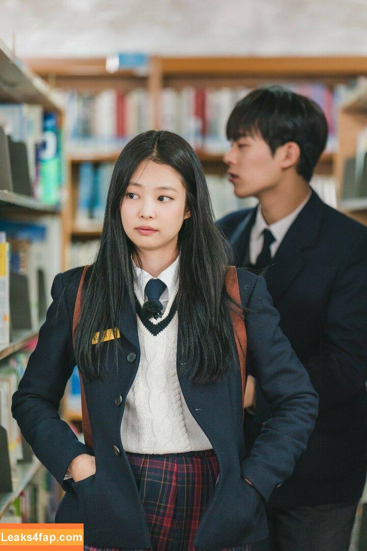 Jennie | BLΛƆKPIИK / Blackpink / jennierubyjane / sheflieshigh слитое фото фото #0630