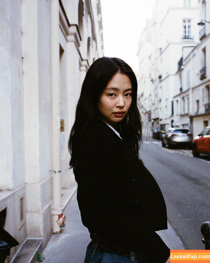 Jennie | BLΛƆKPIИK / Blackpink / jennierubyjane / sheflieshigh слитое фото фото #0640