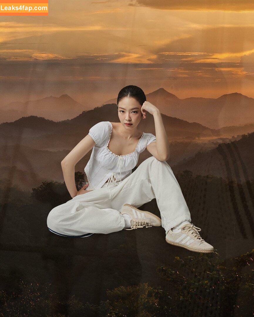 Jennie | BLΛƆKPIИK / Blackpink / jennierubyjane / sheflieshigh слитое фото фото #0748