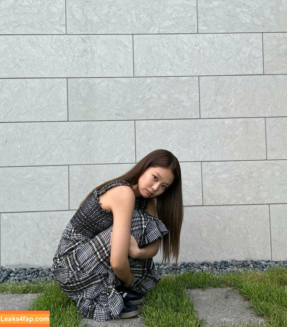 Jennie | BLΛƆKPIИK / Blackpink / jennierubyjane / sheflieshigh слитое фото фото #0752