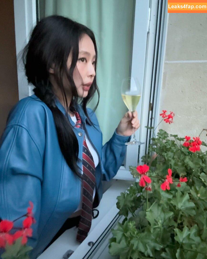 Jennie | BLΛƆKPIИK / Blackpink / jennierubyjane / sheflieshigh слитое фото фото #0980