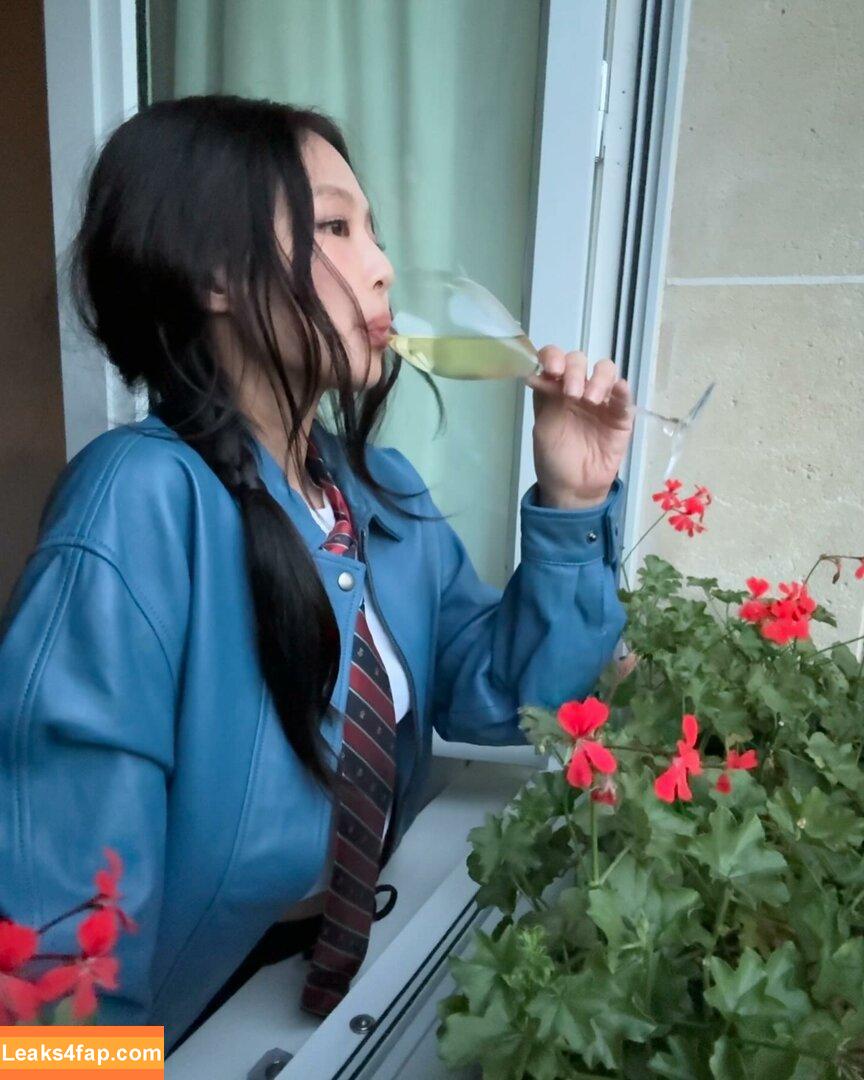 Jennie | BLΛƆKPIИK / Blackpink / jennierubyjane / sheflieshigh слитое фото фото #0984