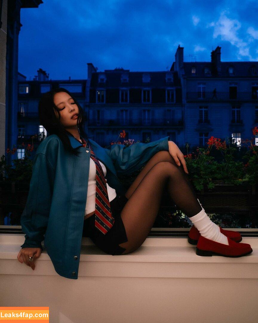 Jennie | BLΛƆKPIИK / Blackpink / jennierubyjane / sheflieshigh слитое фото фото #0990