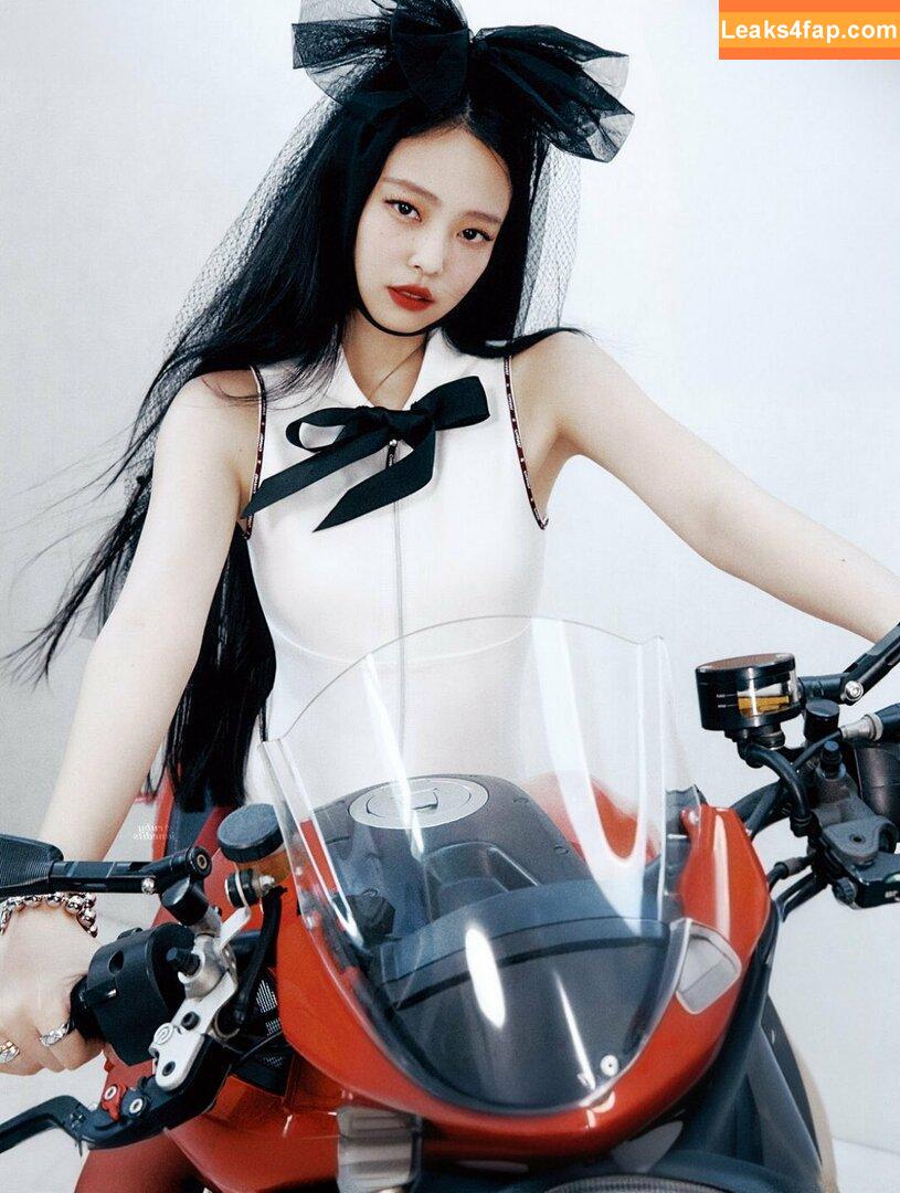 Jennie | BLΛƆKPIИK / Blackpink / jennierubyjane / sheflieshigh слитое фото фото #1008