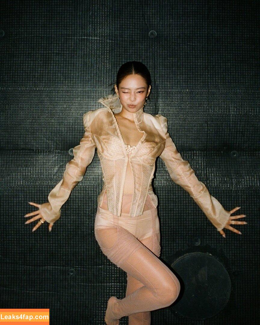 Jennie | BLΛƆKPIИK / Blackpink / jennierubyjane / sheflieshigh leaked photo photo #2354