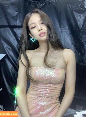 Jennie Kim photo #0030