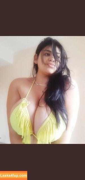 Jennifer Busty Latina photo #0003