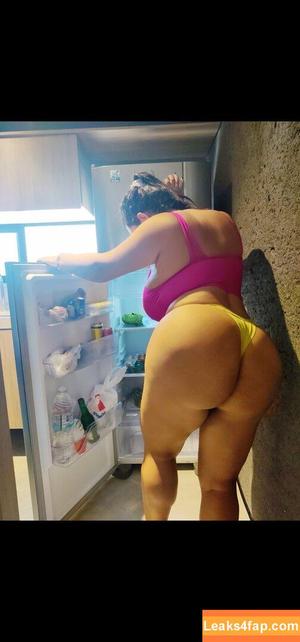 Jennifer Busty Latina photo #0067