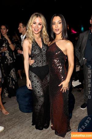 Jennifer Holland photo #0129