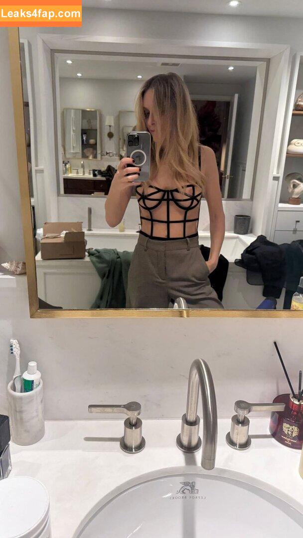 Jenny Mollen / jennymollen leaked photo photo #0140