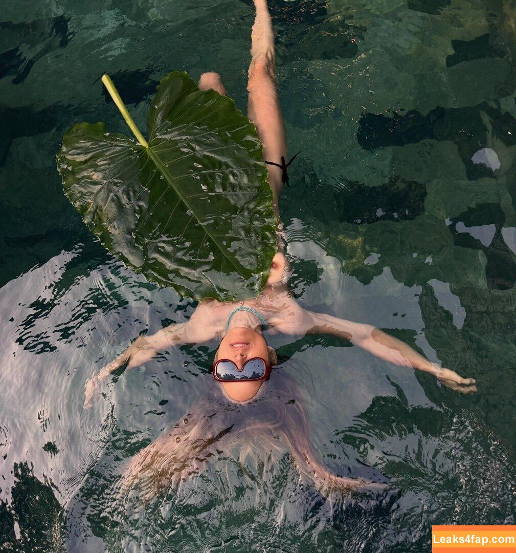 Jenny Mollen / jennymollen leaked photo photo #0143