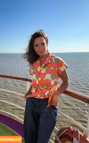 Jenny Powell photo #0267