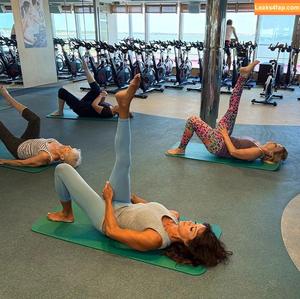 Jenny Powell photo #0269