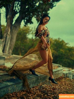 Jenny Zhang photo #0019