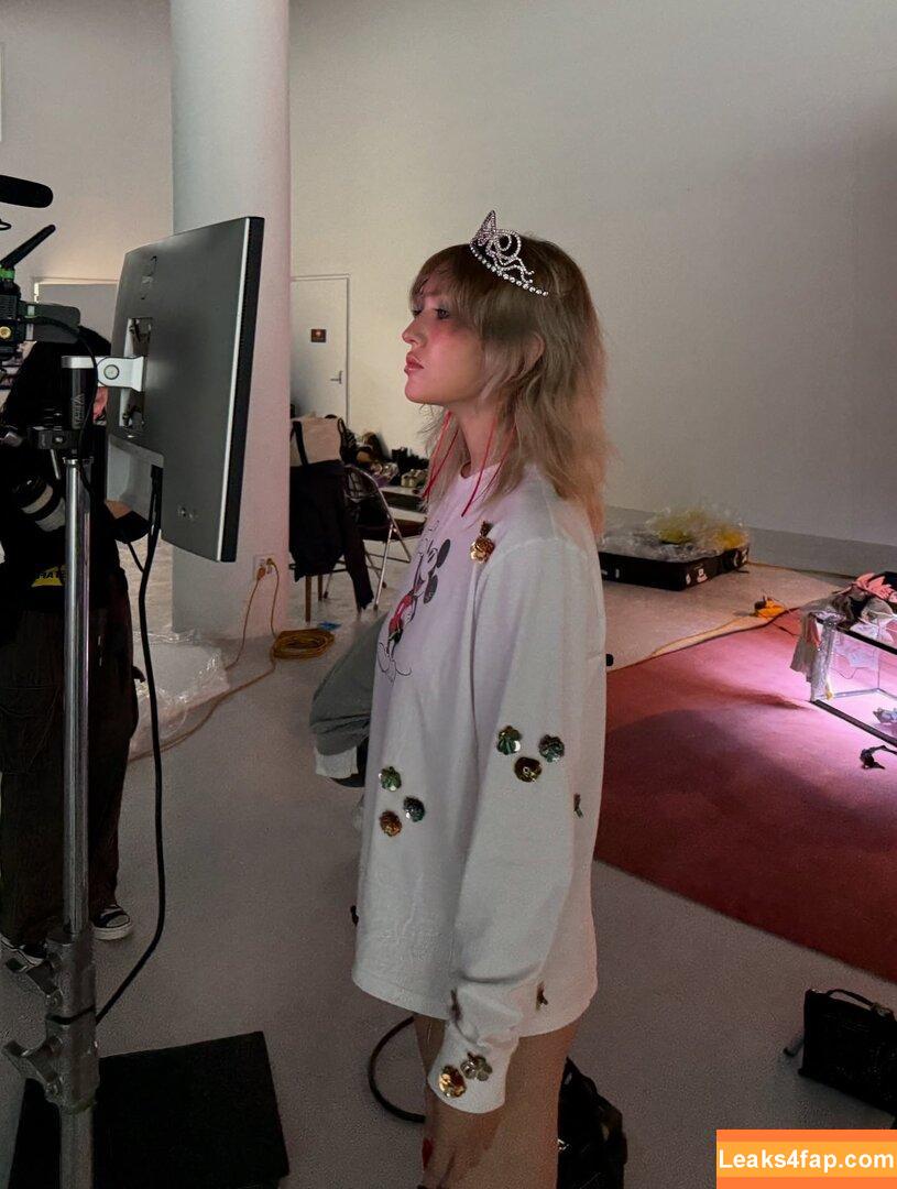 Jeon Somi / ENNIK SOMI / somsomi0309 leaked photo photo #0356