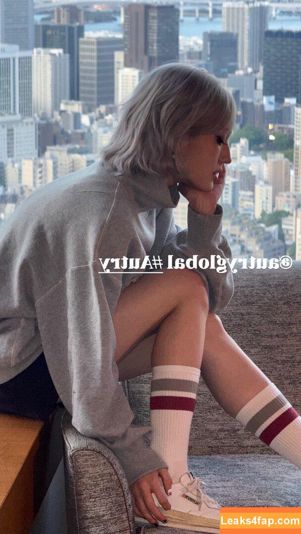 Jeon Somi / ENNIK SOMI / somsomi0309 слитое фото фото #0388