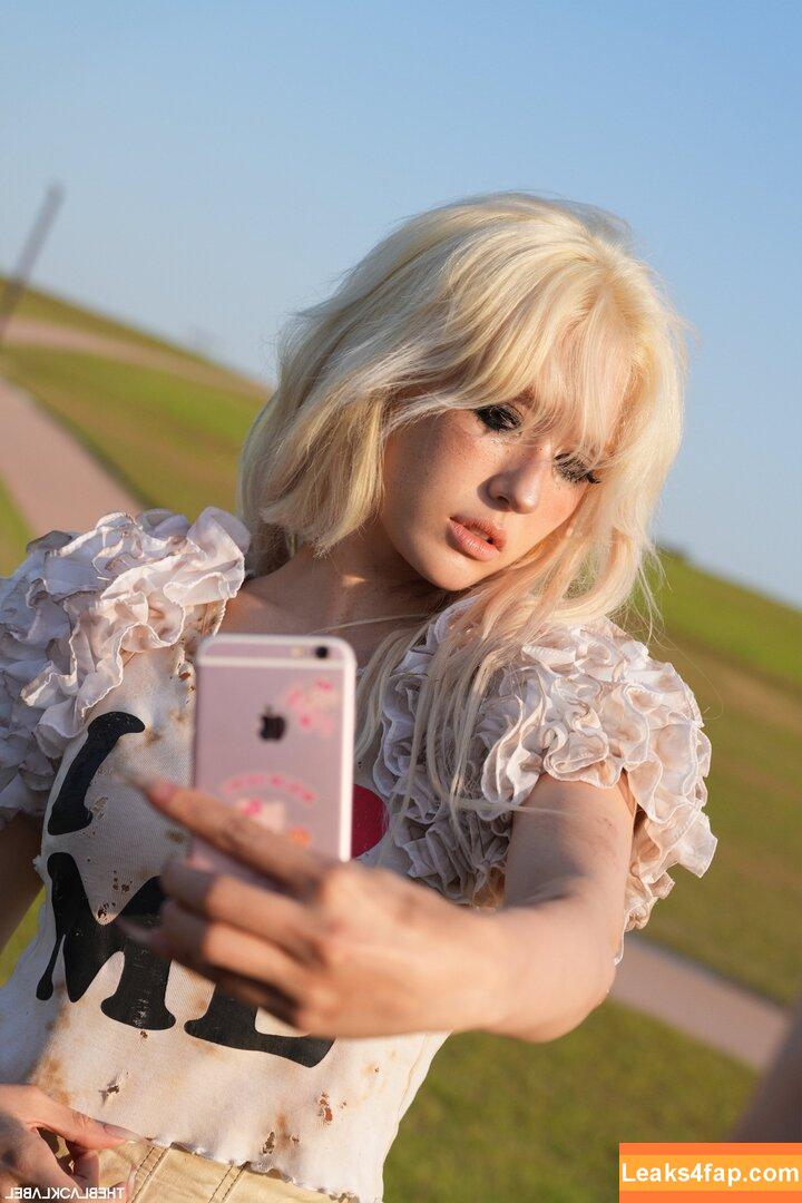 Jeon Somi / ENNIK SOMI / somsomi0309 leaked photo photo #0401