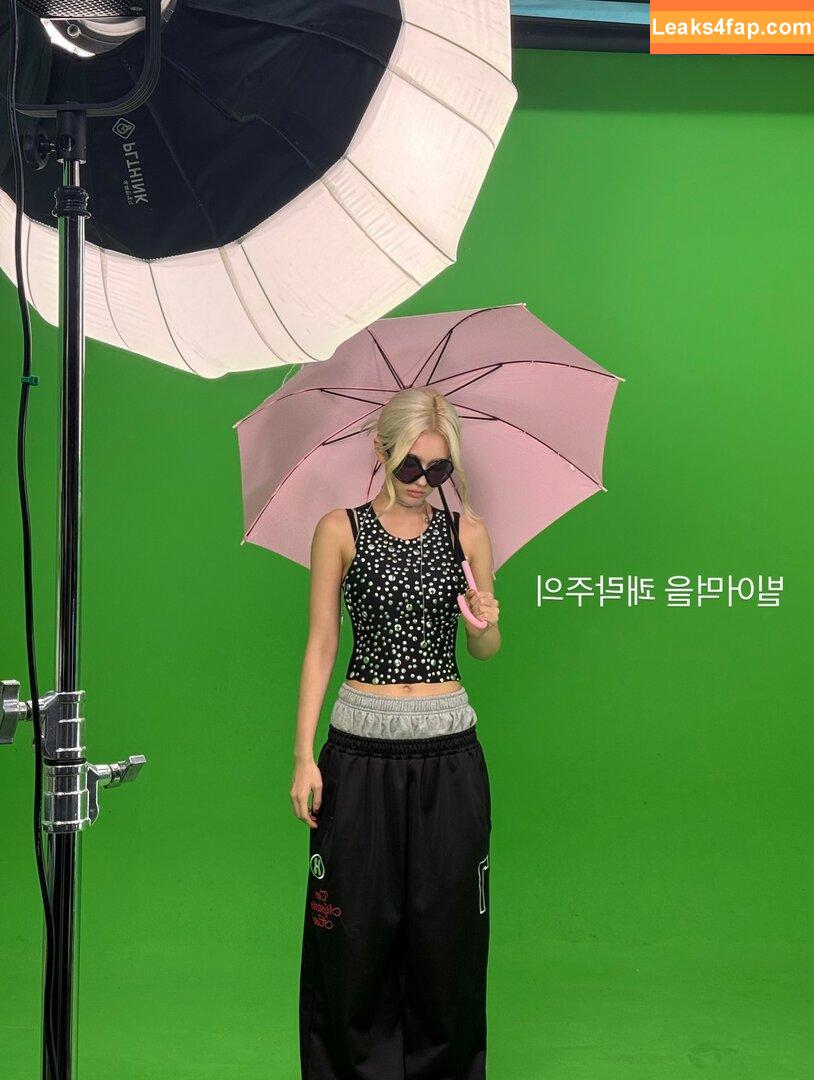 Jeon Somi / ENNIK SOMI / somsomi0309 leaked photo photo #0410