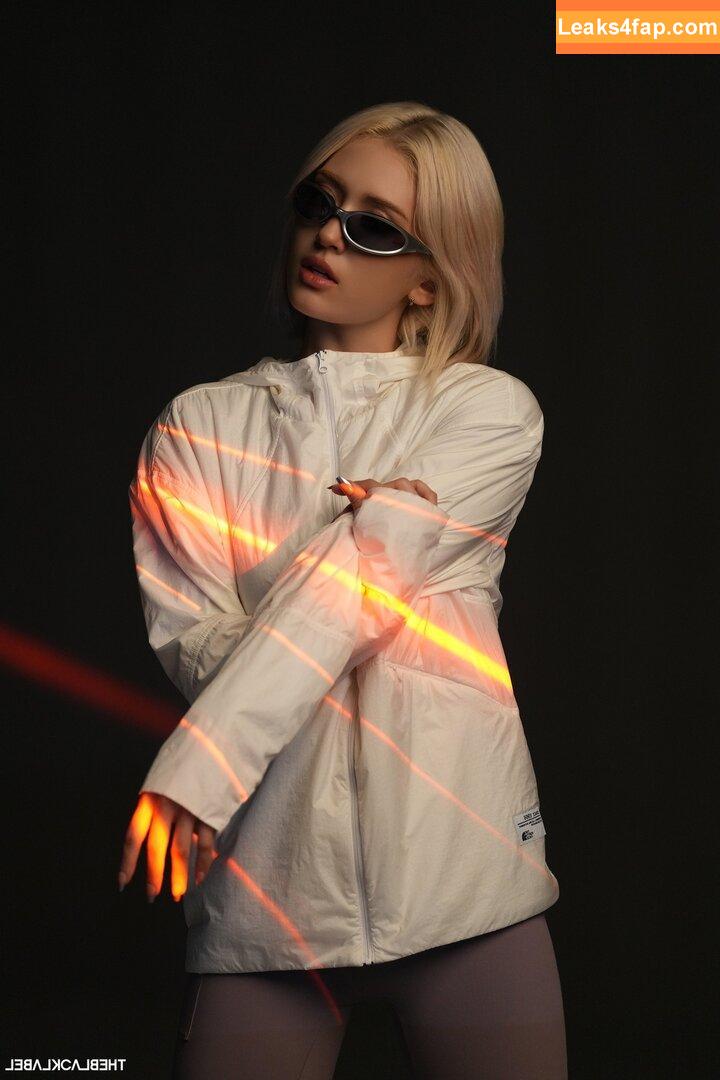 Jeon Somi / ENNIK SOMI / somsomi0309 leaked photo photo #0512