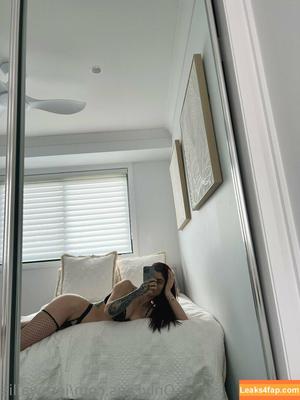 Jess Wallis photo #0022