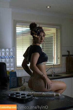 Jess Wallis photo #0049