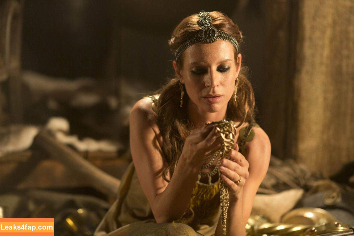 Jessalyn Gilsig /  leaked photo photo #0003