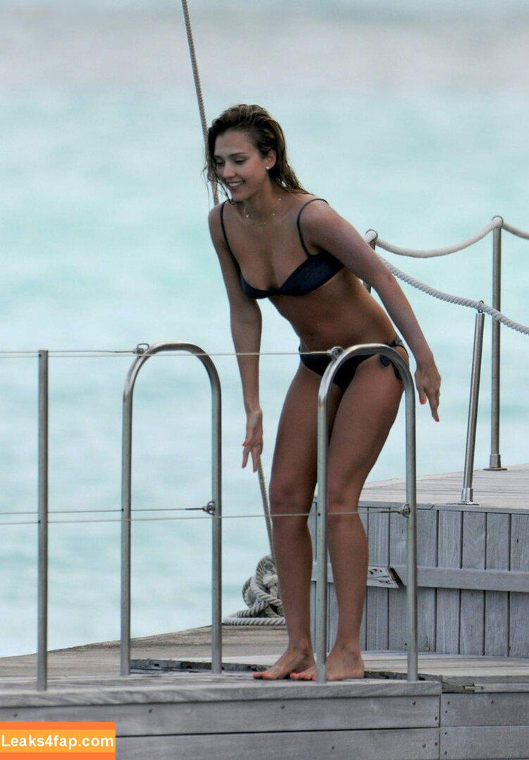 Jessica Alba / https: / jessicaalba leaked photo photo #1581