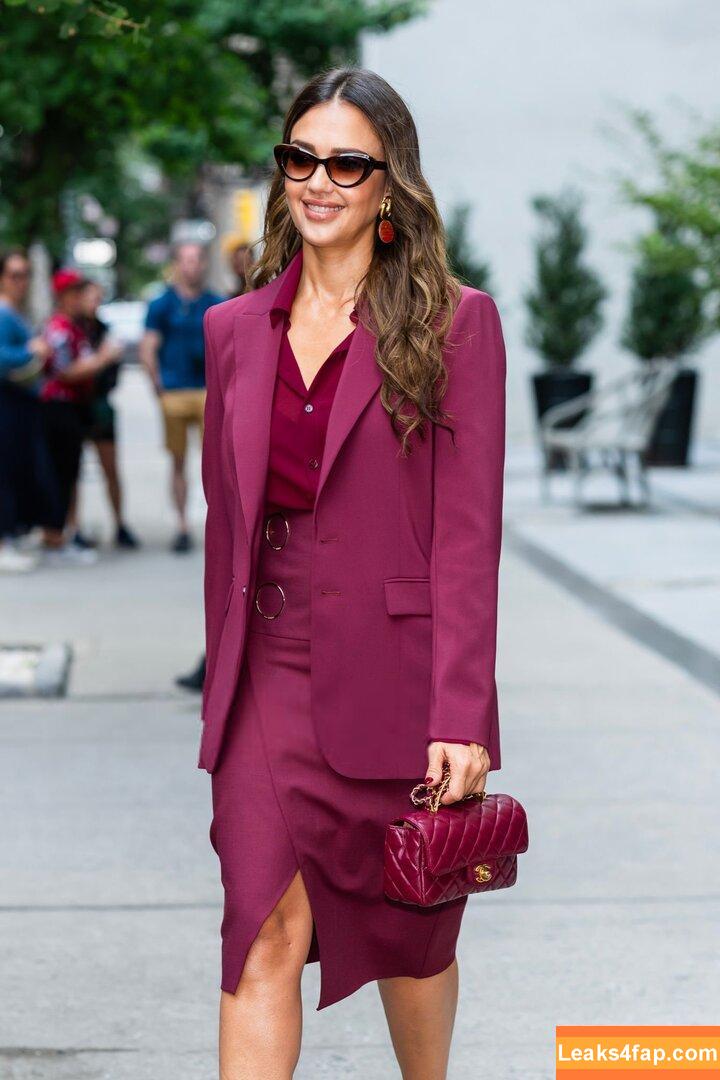 Jessica Alba / https: / jessicaalba leaked photo photo #1611