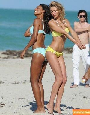 Jessica Hart photo #0155