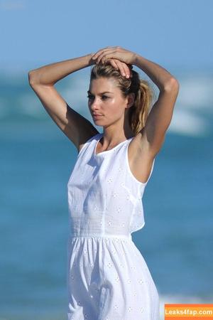 Jessica Hart photo #0185