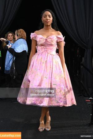 Jessica Williams photo #0078