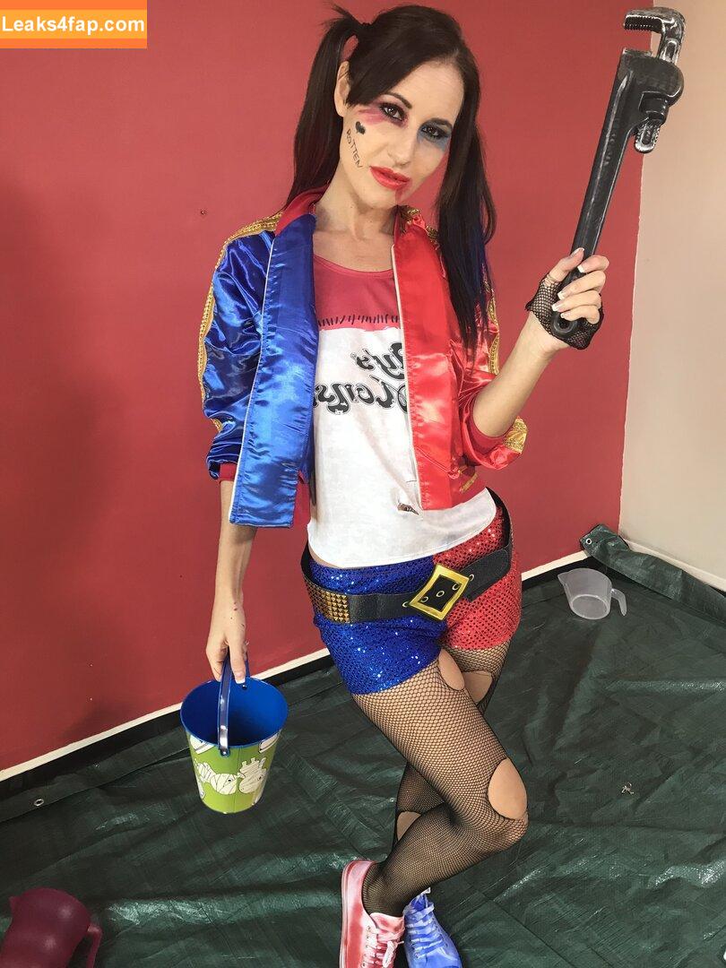 jesswestxxx / jesswestxx.x leaked photo photo #0235