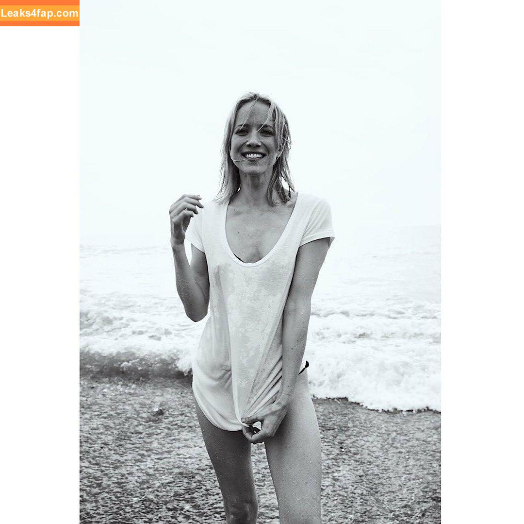 Jessy Schram / jschramer leaked photo photo #0005