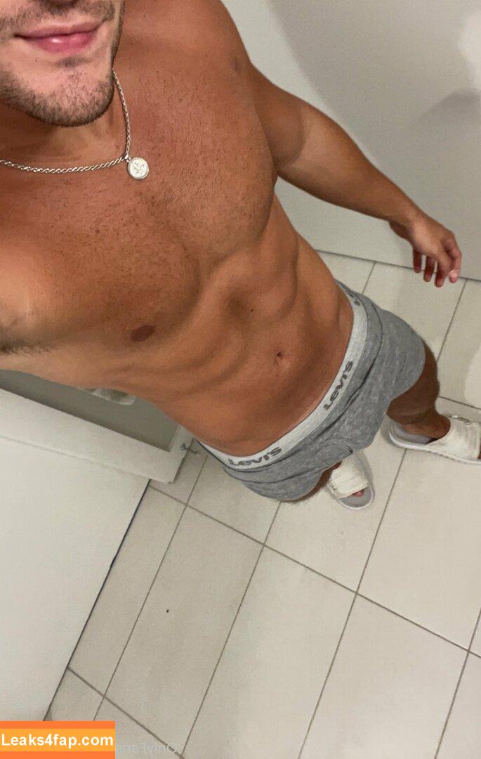 jfit98 / jt_thefiredog leaked photo photo #0037