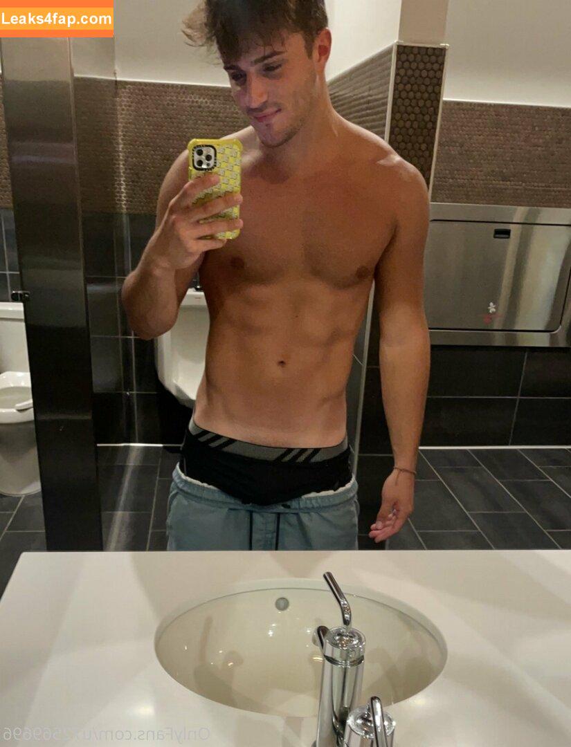 jfit98 / jt_thefiredog leaked photo photo #0044