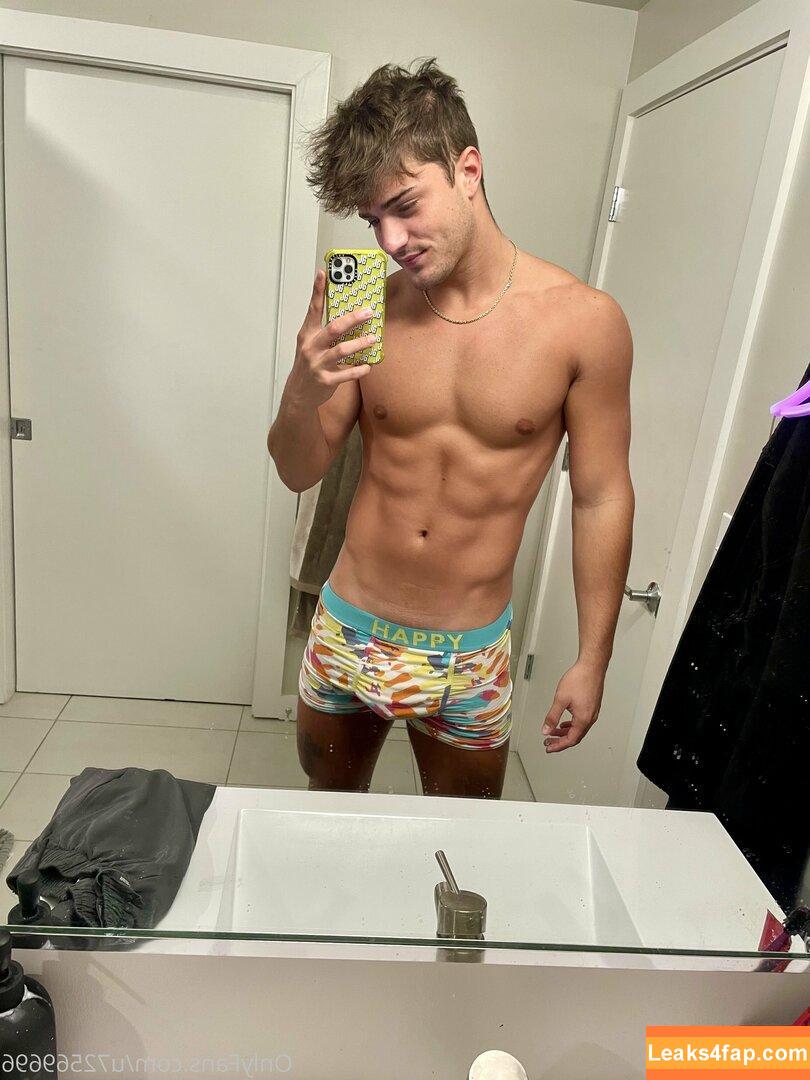 jfit98 / jt_thefiredog leaked photo photo #0048