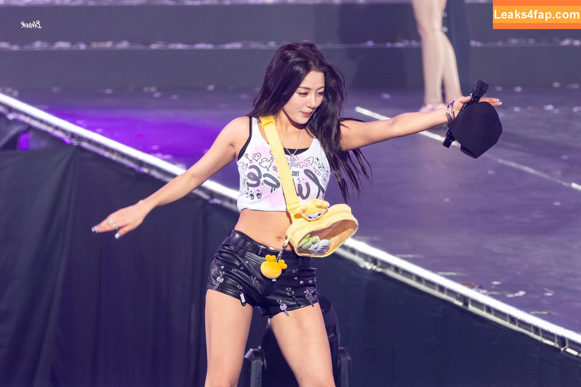 Jihyo / Park Ji-hyo / TWICE / _zyozyo / 박지효 слитое фото фото #0272