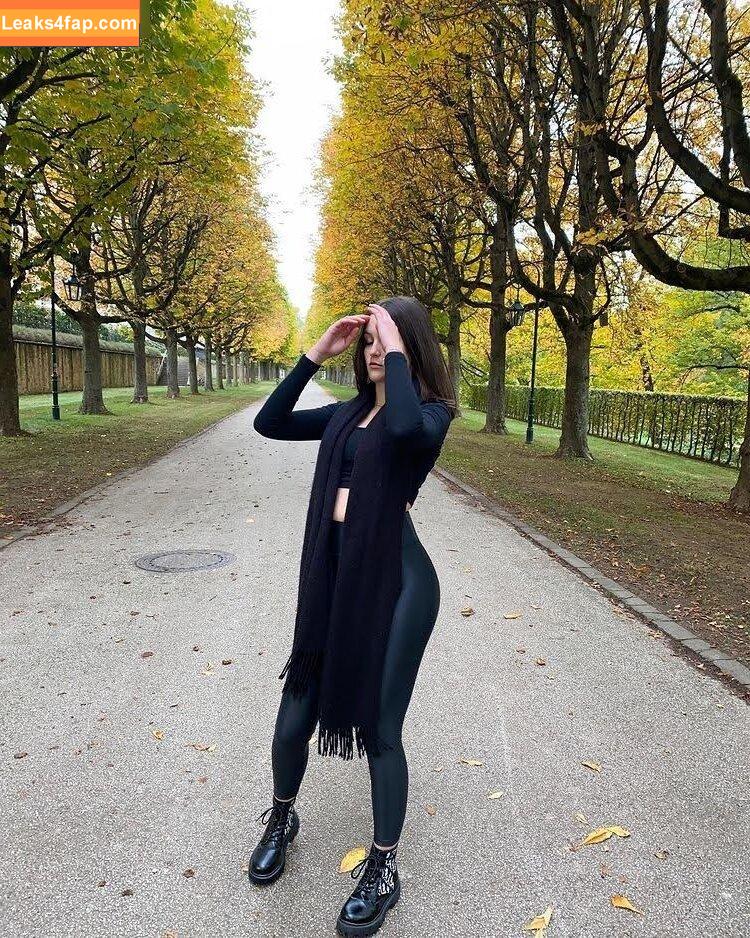 Jill.lua /  leaked photo photo #0007