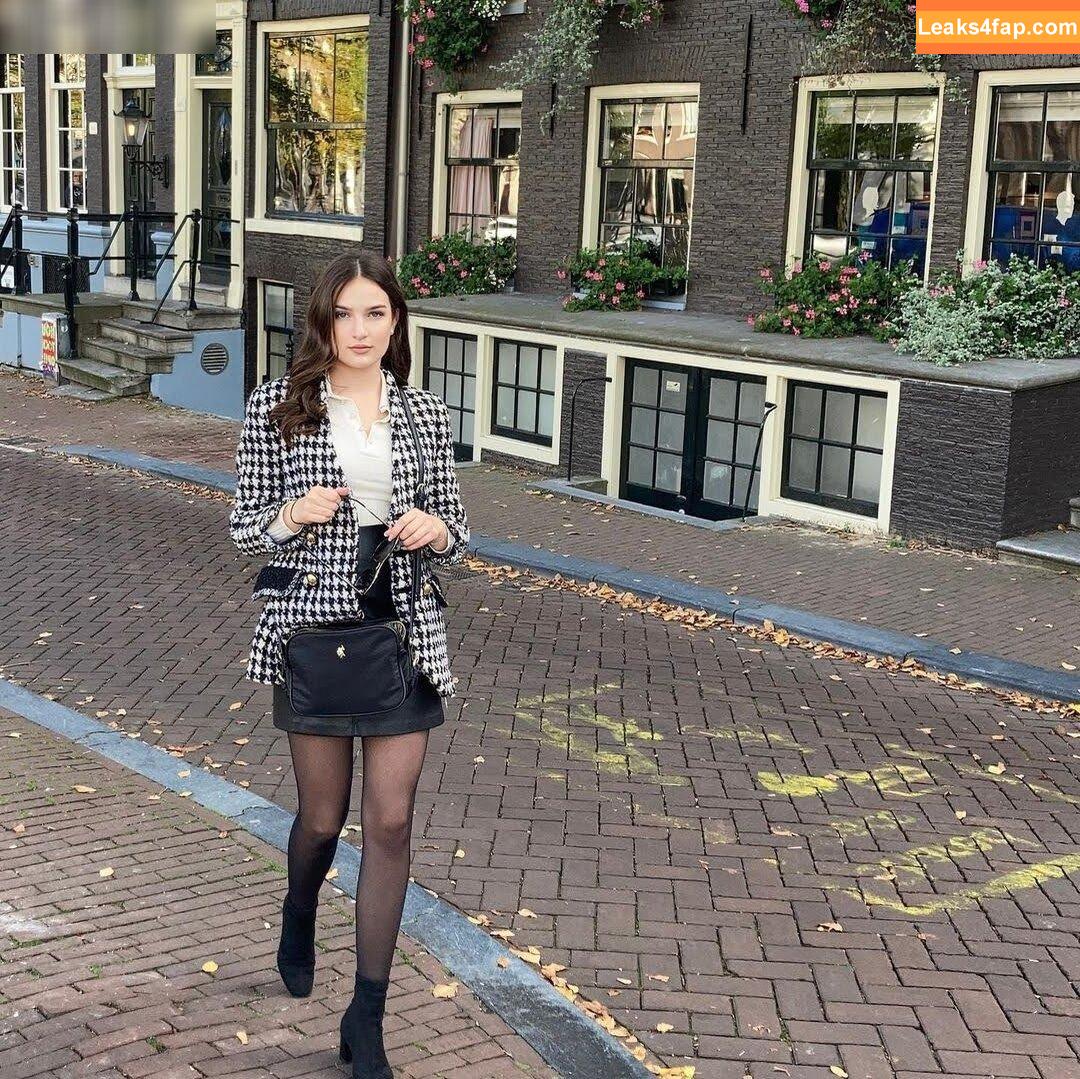 Jill.lua /  leaked photo photo #0010