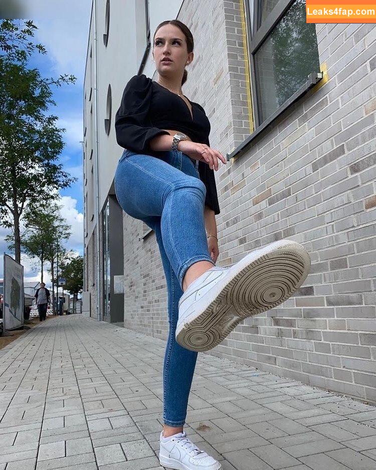 Jill.lua /  leaked photo photo #0018