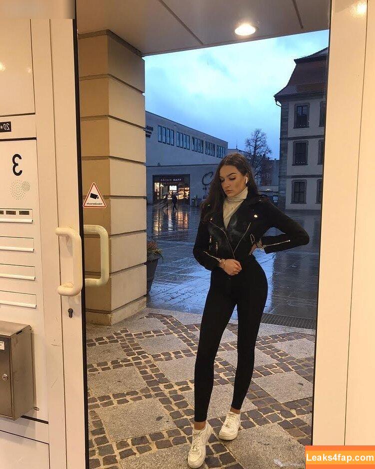 Jill.lua /  leaked photo photo #0020
