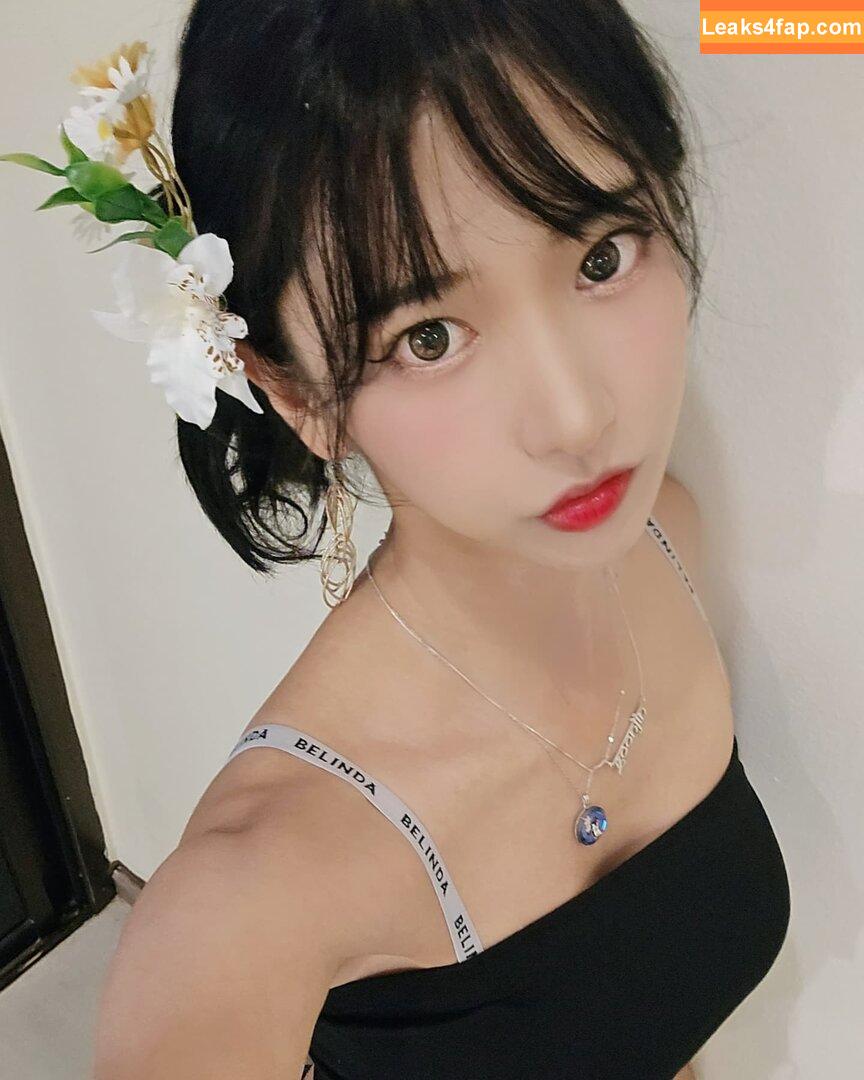 jinnytty free nudes