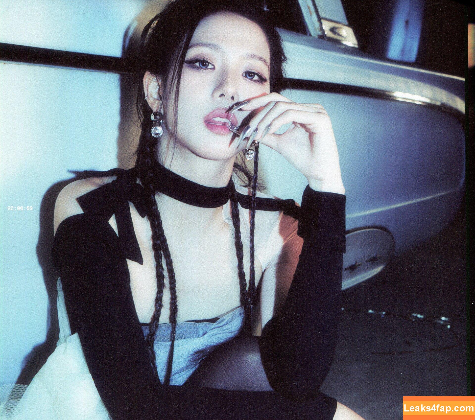 Jisoo / BLACKPINK / qenshizu / sooyaaa__ leaked photo photo #1085