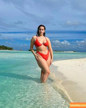 Joann Van Den Herik photo #0003